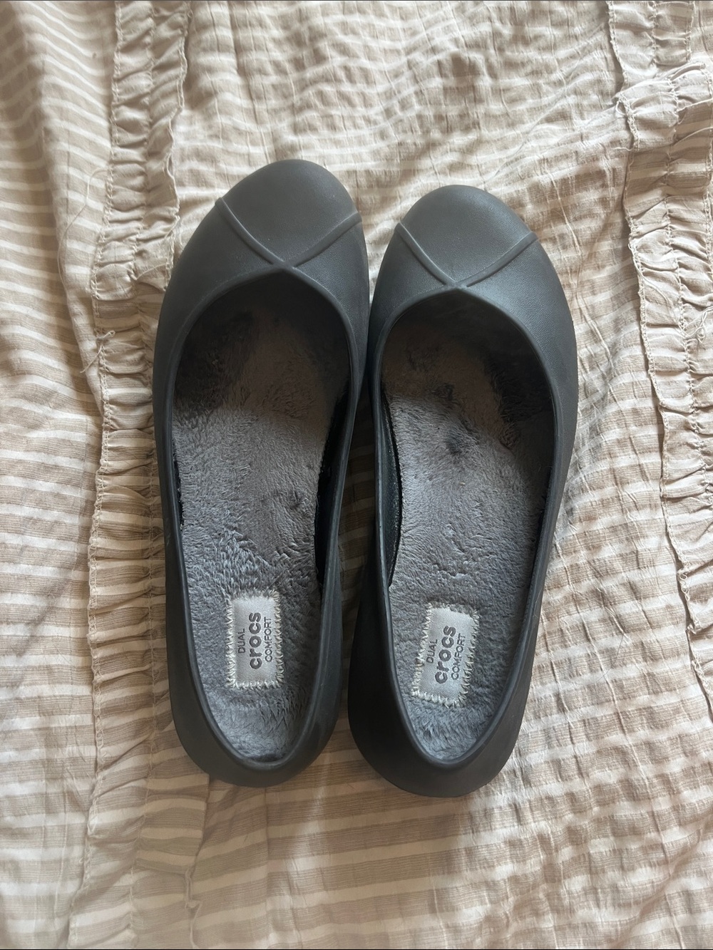 CROCS Women's Gray Faux-Fur Lined Ballet Flats